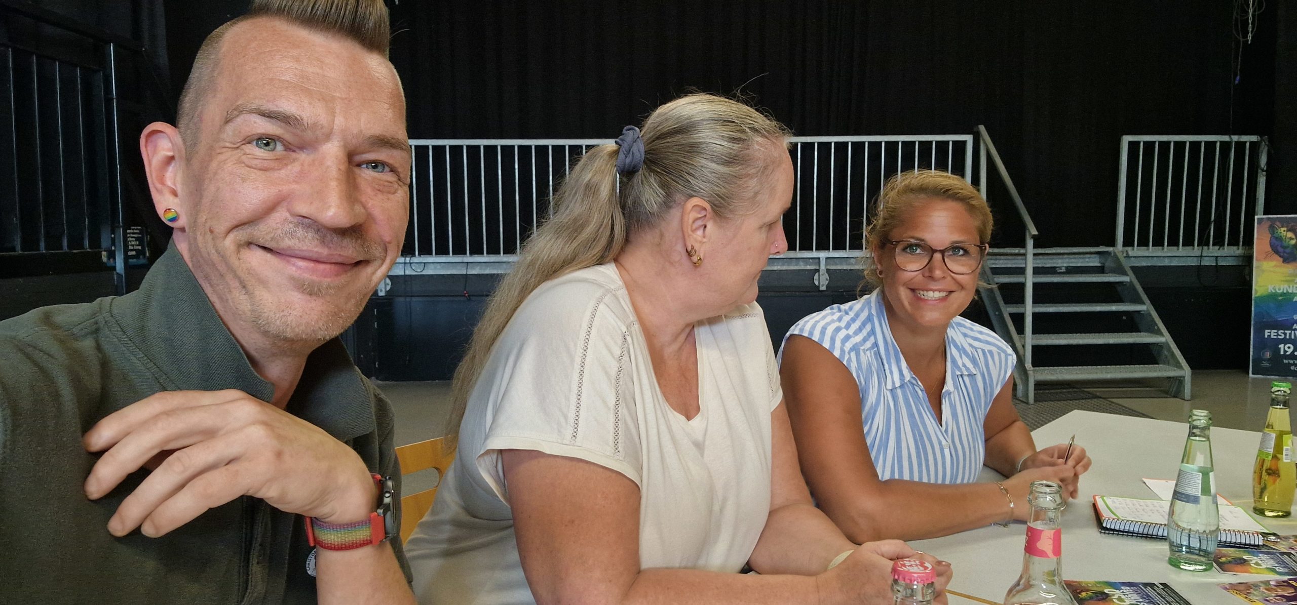 Denise Steeger (Kraftstation, AGOT), Stephanie Dobke (Die Welle, AGOT) und Sascha von Gerishem (Remscheid tolerant, MUTeinander) (v.r.). Foto: SvG
