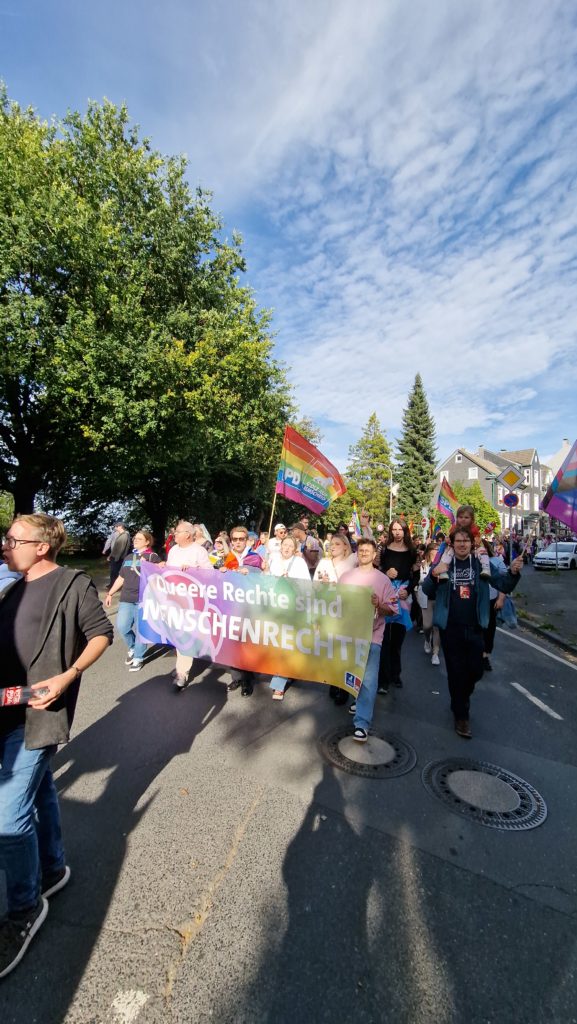 Laut & queer zog die CSD-Parade durch das Herz der Stadt. Foto: SvG